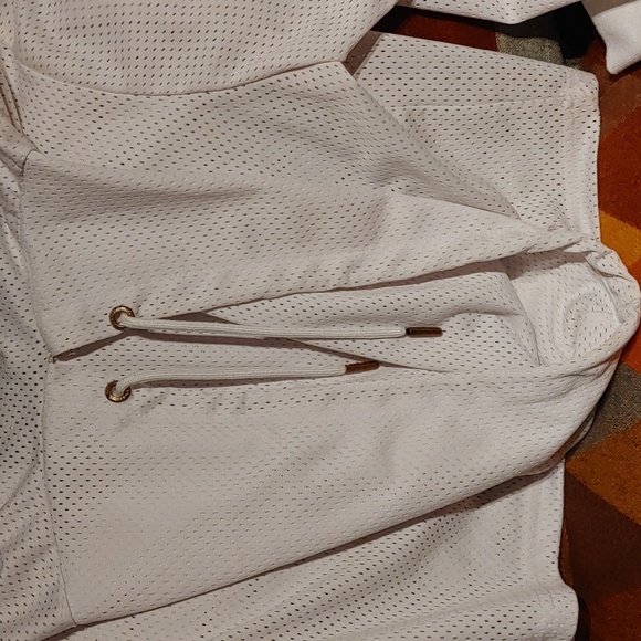 3/$25 Sommer Ray Crop Top - Picture 5 of 6